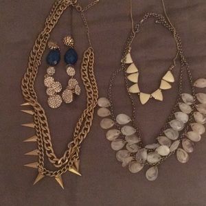 Costume jewelry bundle - 3 necklaces 2 earrings